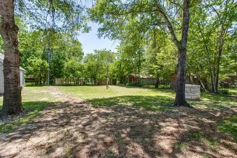 2101 Emerald Dr, Bryan, TX 77803 photo 11