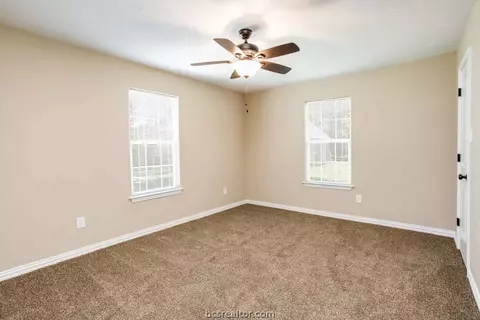 2101 Emerald Dr, Bryan, TX 77803 photo 9