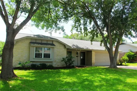 2804 Hillside Dr, Bryan, TX 77802 photo 1