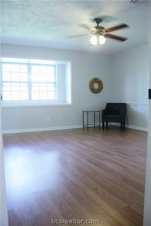 2804 Hillside Dr, Bryan, TX 77802 photo 2