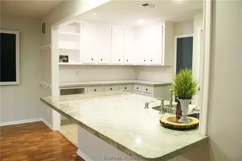 2804 Hillside Dr, Bryan, TX 77802 photo 18