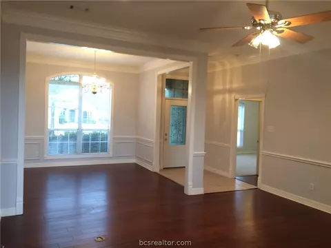 4907 Park Hampton Dr, Bryan, TX 77802 photo 4