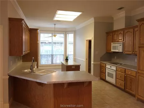 4907 Park Hampton Dr, Bryan, TX 77802 photo 5