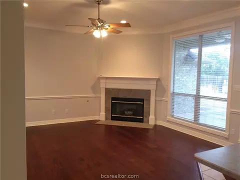 4907 Park Hampton Dr, Bryan, TX 77802 photo 3