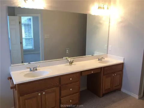 4907 Park Hampton Dr, Bryan, TX 77802 photo 7