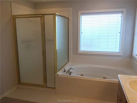 4907 Park Hampton Dr, Bryan, TX 77802 photo 8