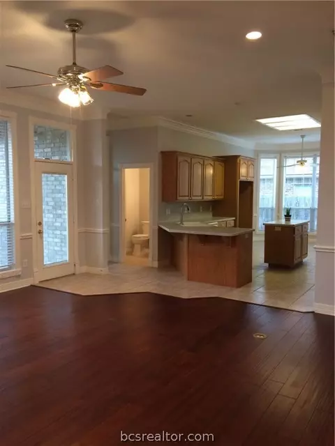 4907 Park Hampton Dr, Bryan, TX 77802 photo 2