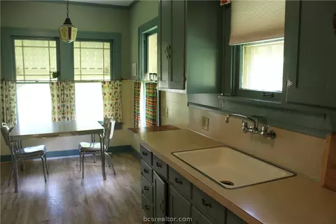 713 E 31st St, Bryan, TX 77803 photo 10