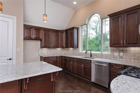 2101 Cids Ln, Bryan, TX 77807 photo 4