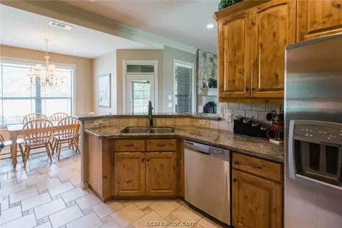 5789 Wilcox Ln, Bryan, TX 77808 photo 9