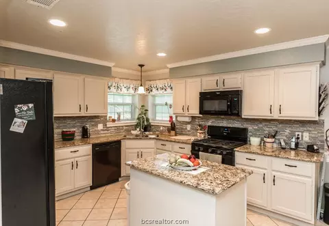 4604 Kensington Rd, Bryan, TX 77802 photo 7