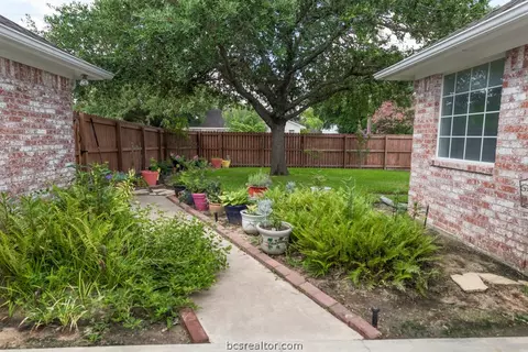 4604 Kensington Rd, Bryan, TX 77802 photo 3