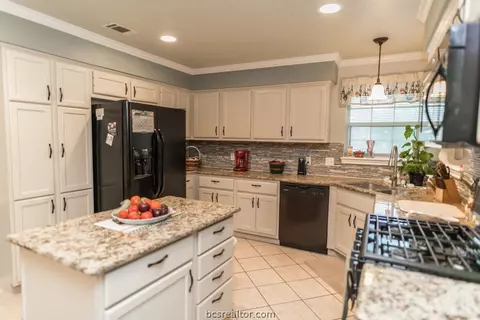 4604 Kensington Rd, Bryan, TX 77802 photo 10
