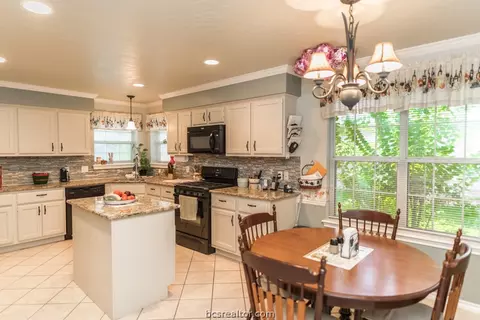 4604 Kensington Rd, Bryan, TX 77802 photo 8