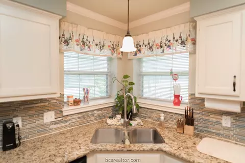 4604 Kensington Rd, Bryan, TX 77802 photo 11