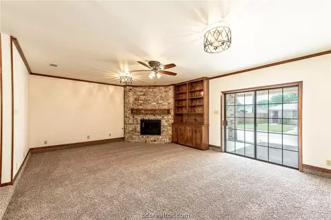 4300 Apache Ct, Bryan, TX 77802 photo 11