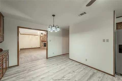4300 Apache Ct, Bryan, TX 77802 photo 12