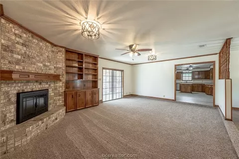 4300 Apache Ct, Bryan, TX 77802 photo 9