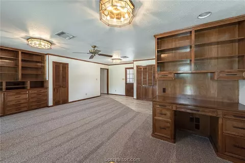 4300 Apache Ct, Bryan, TX 77802 photo 18