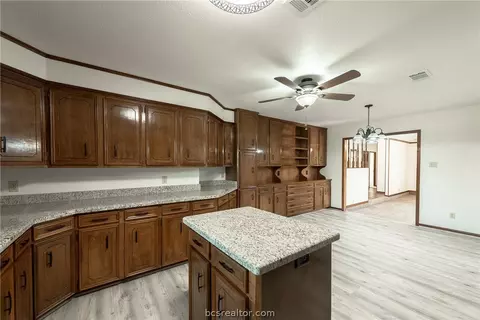 4300 Apache Ct, Bryan, TX 77802 photo 6