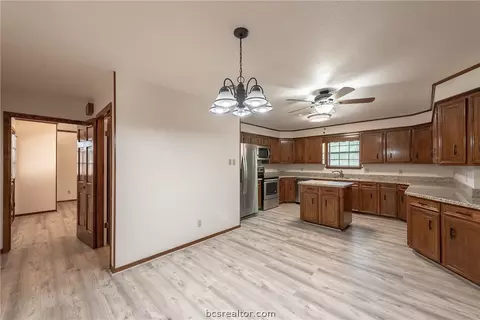 4300 Apache Ct, Bryan, TX 77802 photo 7