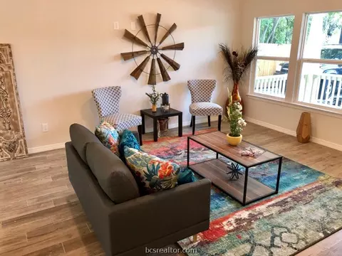 1211 Park St, Bryan, TX 77803 photo 2