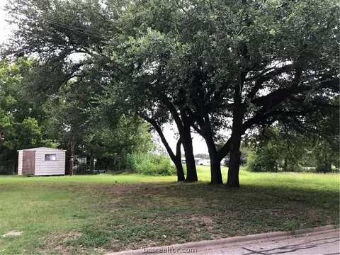 1214 Bruce St, Bryan, TX 77803 photo 3