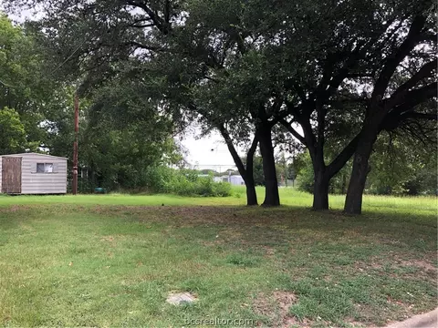 1214 Bruce St, Bryan, TX 77803 photo 2
