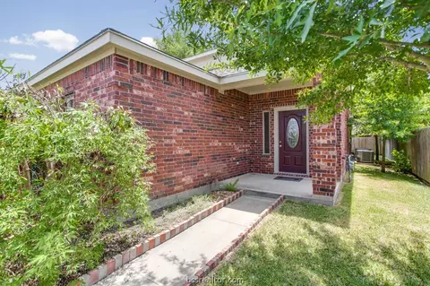 2916 Braeburn St, Bryan, TX 77802 photo 2