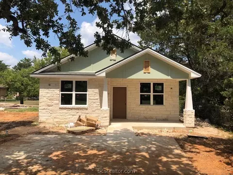 415 Wallace St, Bryan, TX 77803 photo 2