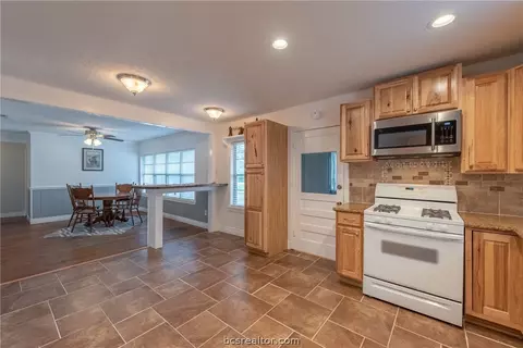 1628 Oakview St, Bryan, TX 77802 photo 9