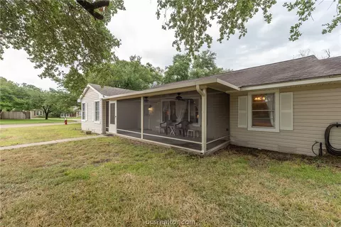 1628 Oakview St, Bryan, TX 77802 photo 3