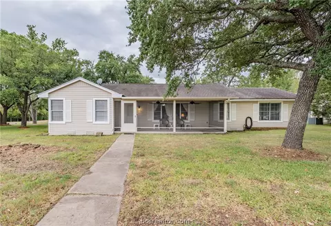 1628 Oakview St, Bryan, TX 77802 photo 1