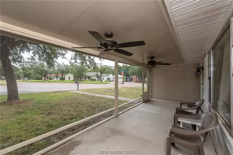 1628 Oakview St, Bryan, TX 77802 photo 4