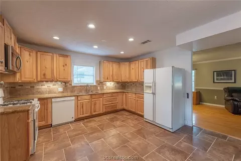 1628 Oakview St, Bryan, TX 77802 photo 6