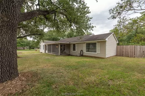 1628 Oakview St, Bryan, TX 77802 photo 2