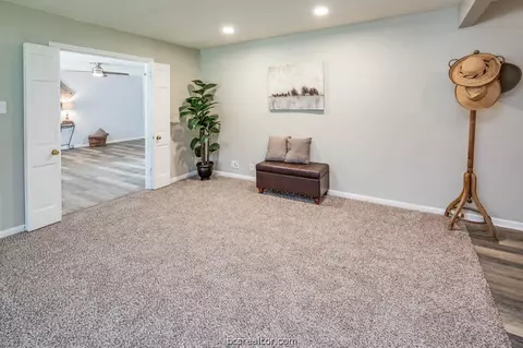 2109 Vinewood Dr, Bryan, TX 77802 photo 5