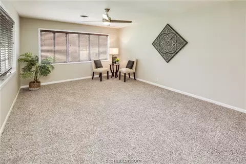 2109 Vinewood Dr, Bryan, TX 77802 photo 3