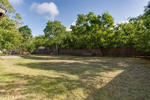 2109 Vinewood Dr, Bryan, TX 77802 photo 18