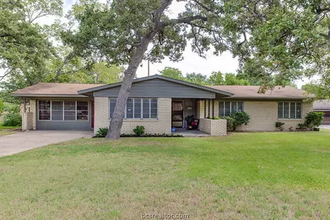2109 Vinewood Dr, Bryan, TX 77802 photo 2