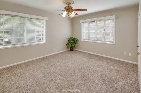 2109 Vinewood Dr, Bryan, TX 77802 photo 12