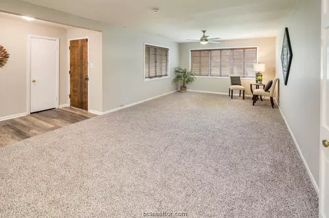 2109 Vinewood Dr, Bryan, TX 77802 photo 4