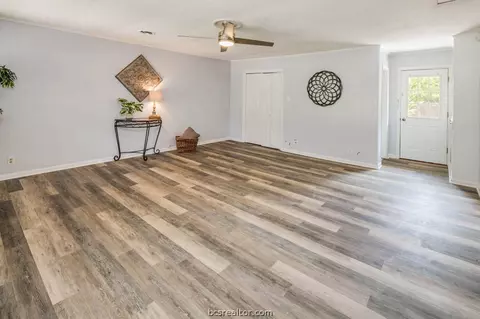 2109 Vinewood Dr, Bryan, TX 77802 photo 7