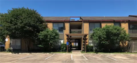 500 E 31st St, Bryan, TX 77803 photo 2