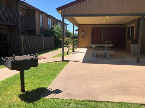 500 E 31st St, Bryan, TX 77803 photo 3