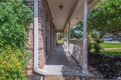 4708 Williamsburg Dr, Bryan, TX 77802 photo 2