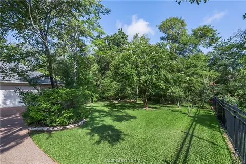 4708 Williamsburg Dr, Bryan, TX 77802 photo 4