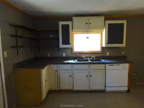 103 Hilltop Ct, Somerville, TX 77879 photo 2