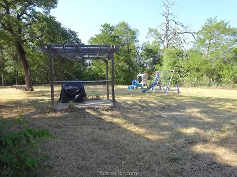 103 Hilltop Ct, Somerville, TX 77879 photo 6