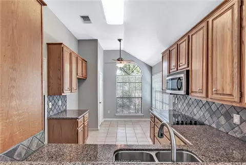 4104 Brompton Ln, Bryan, TX 77802 photo 11